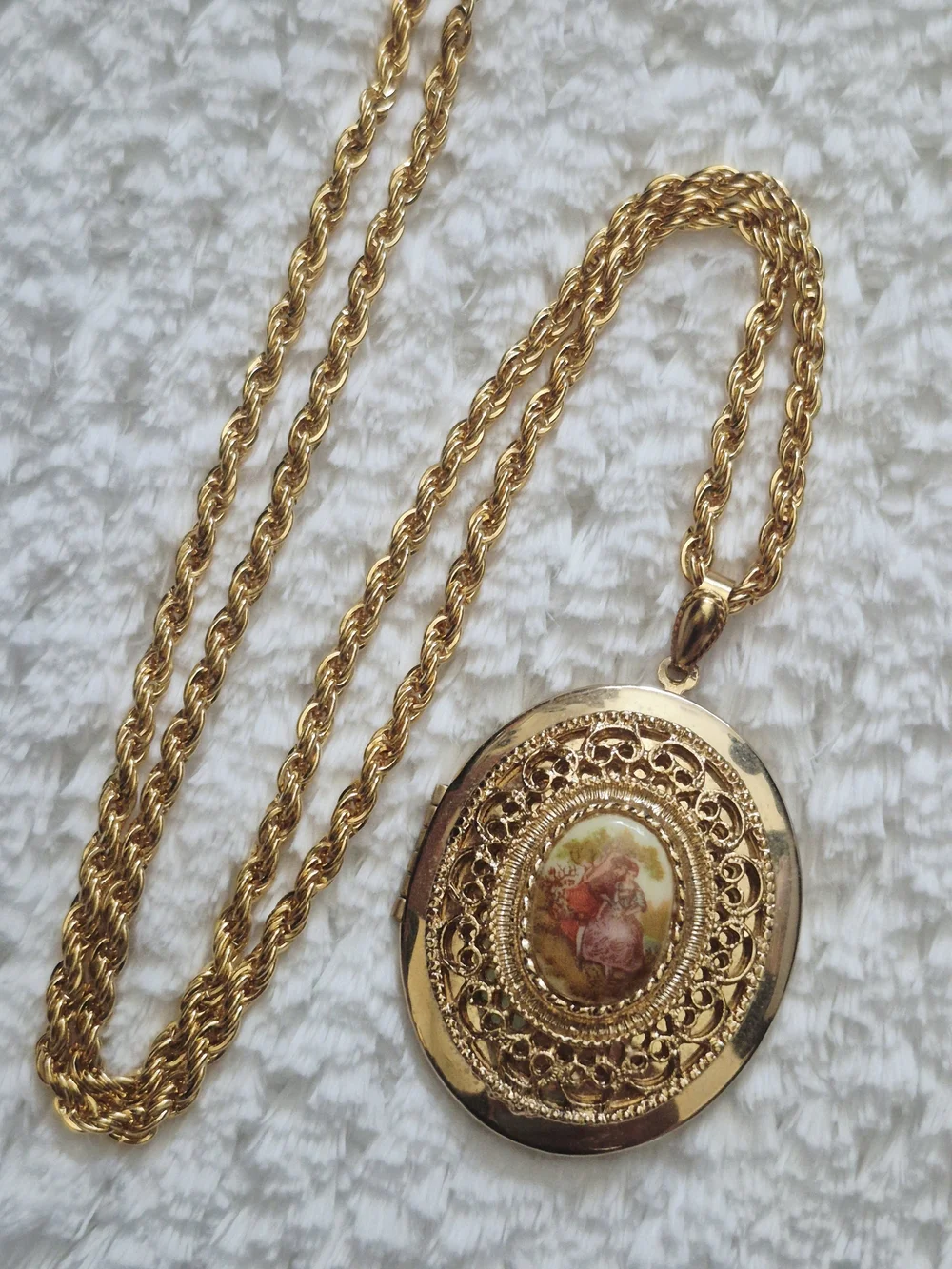 Vintage Gold Tone Oval Filigree Painted Cameo Locket Necklace